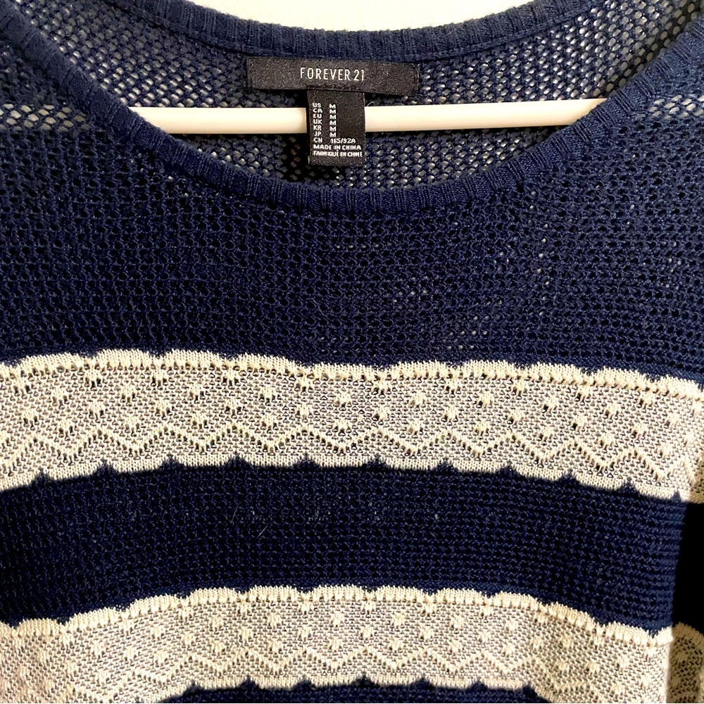 Navy blue and grey women’s sweater. Great condition worn 2x. Size large